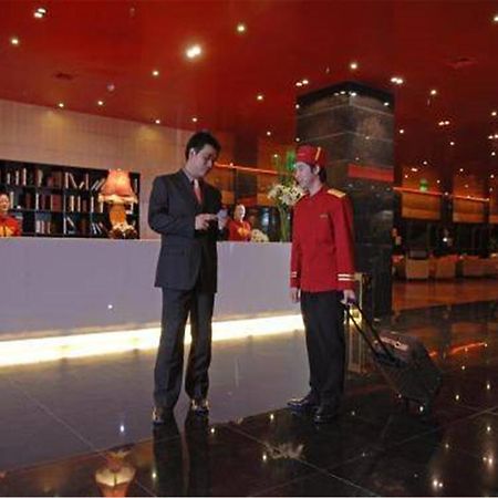 Gloria Plaza Hotel Kangqiao Sanghaj Beltér fotó