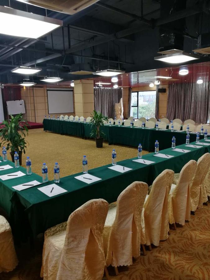 Gloria Plaza Hotel Kangqiao Sanghaj Kültér fotó