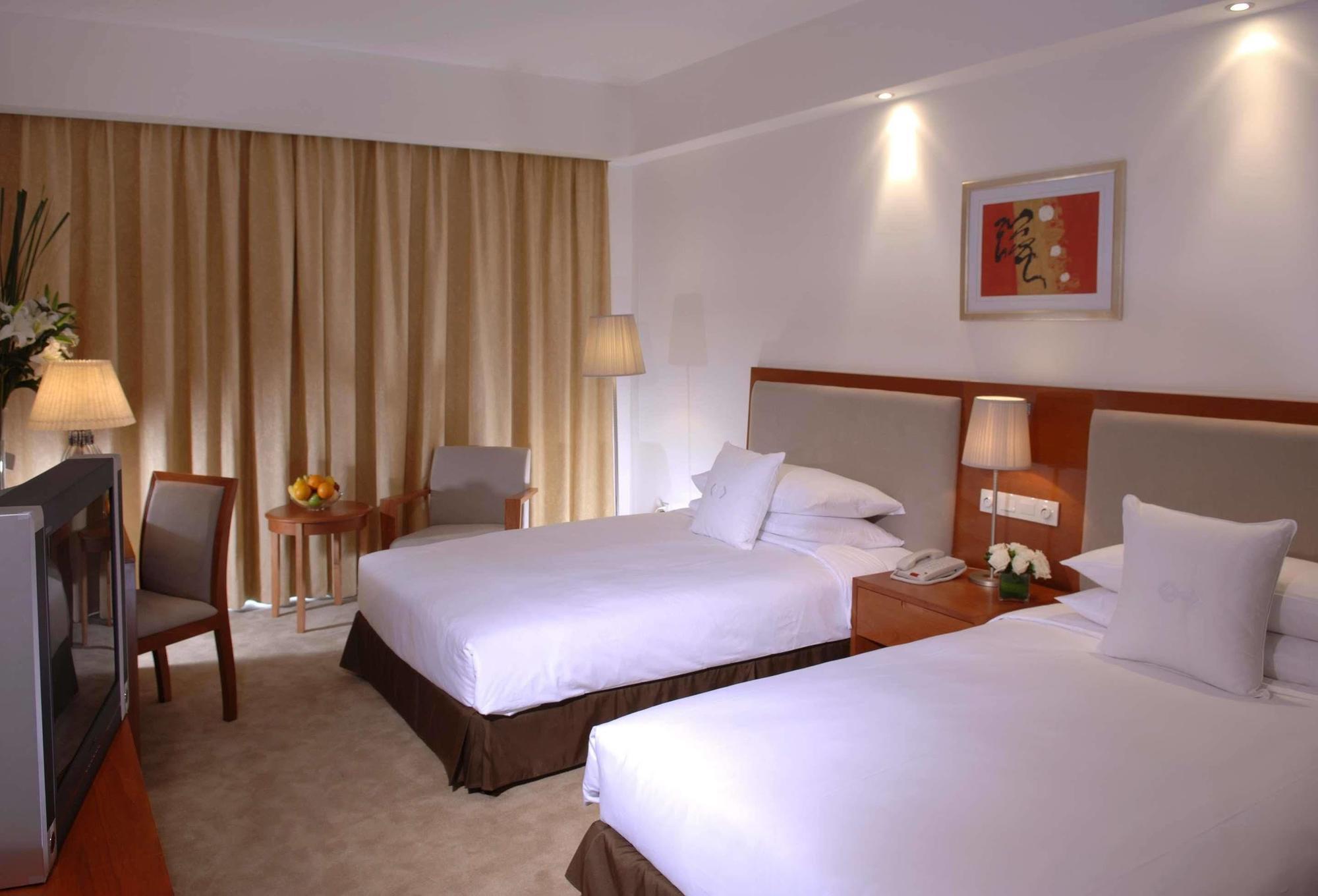 Gloria Plaza Hotel Kangqiao Sanghaj Szoba fotó