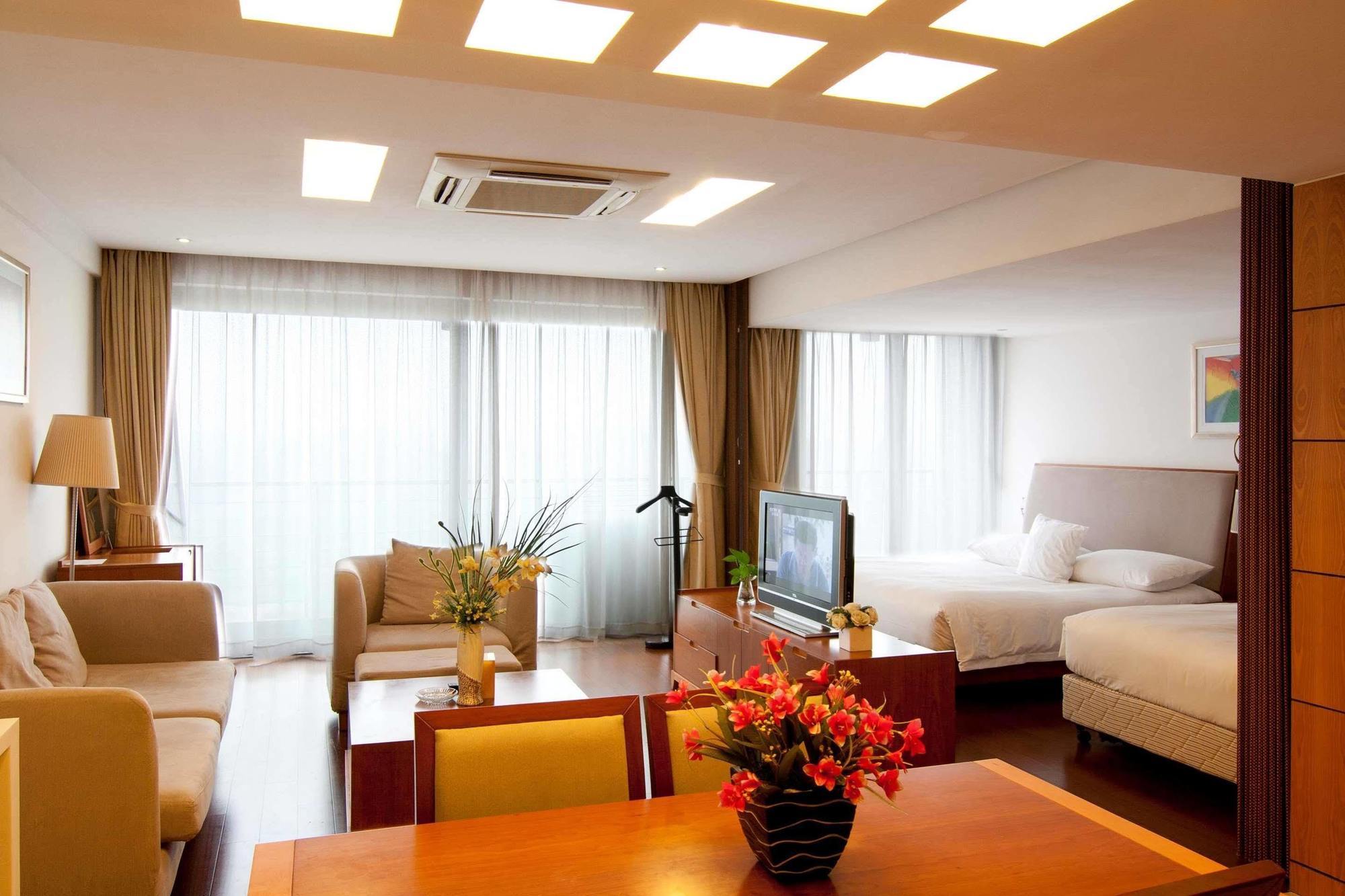 Gloria Plaza Hotel Kangqiao Sanghaj Kültér fotó