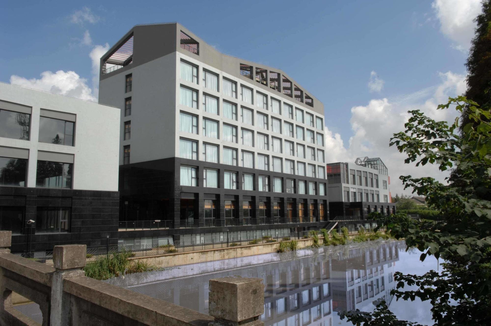 Gloria Plaza Hotel Kangqiao Sanghaj Kültér fotó